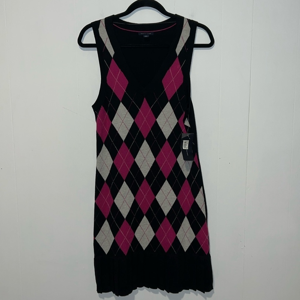 NWT Tommy Hilfiger Black, Magenta Pink and Light Grey Argyle Pattern Knee Length